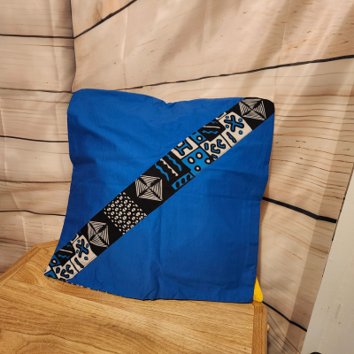 🛋️ Lot de 2 housses de coussin en tissu imprimé - Authentique et coloré